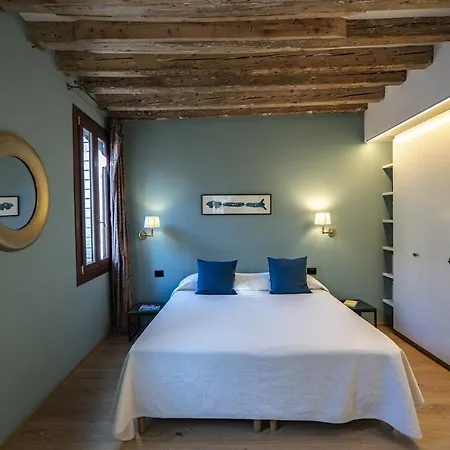 Ca' Delle Vele Charming In Dorsoduro * Венеция