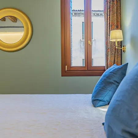 Ca' Delle Vele Charming In Dorsoduro * Венеция